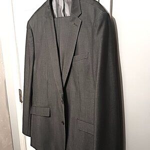 Beverly Hills Polo Club Men 2 Piece Gray Suit       48L